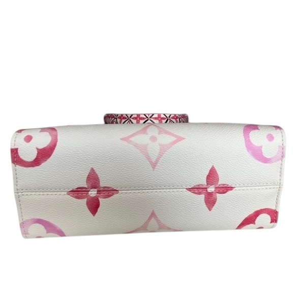 NEW Authentic Louis Vuitton Monogram Giant By The Pool 2.0 On The Go PM Pink Bag - Picture 7 of 13